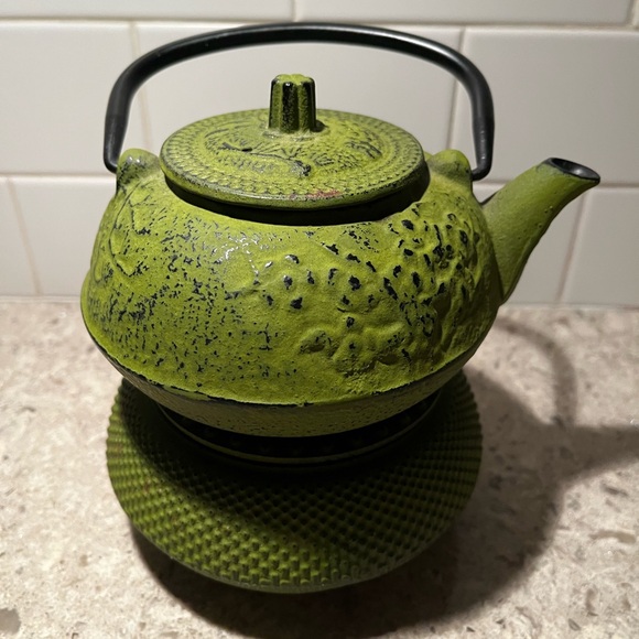 ‼️SOLD‼️Japanese Cast Iron Teapot with Keep Hot Tea Light Base Removable Trivet - Picture 6 of 15